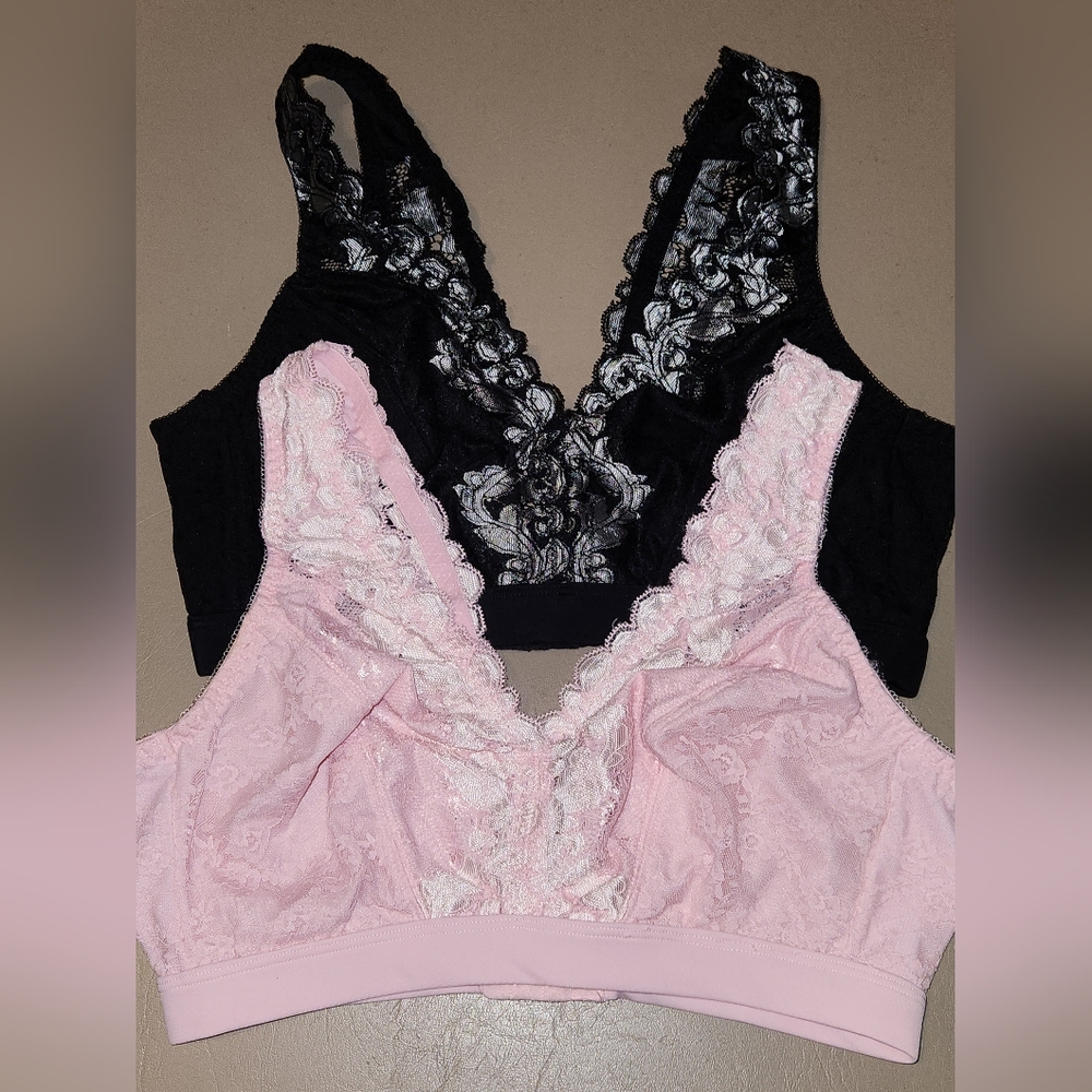 Set Of TWO Breezies Lace Wireless Bralette Bras (Black & Pink) Size Medium NWOT